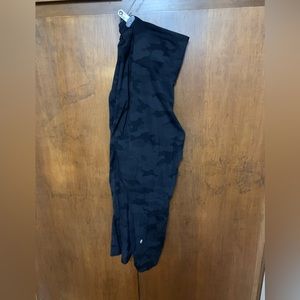 Lululemon dark camo cropped leggings, size 18
